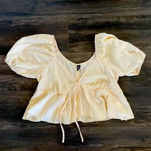 Sweetheart neck puff sleeve tie front peplum hem blouse